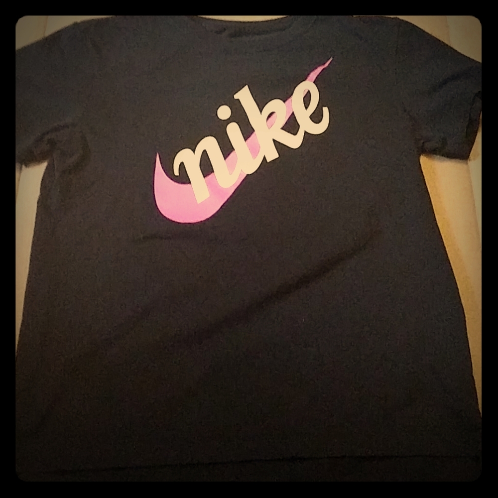 Nike Girls graphic tshirt large